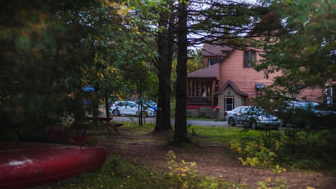 L'Auberge Refuge Du Trappeur Saint Mathieu Du Parc Exterior foto