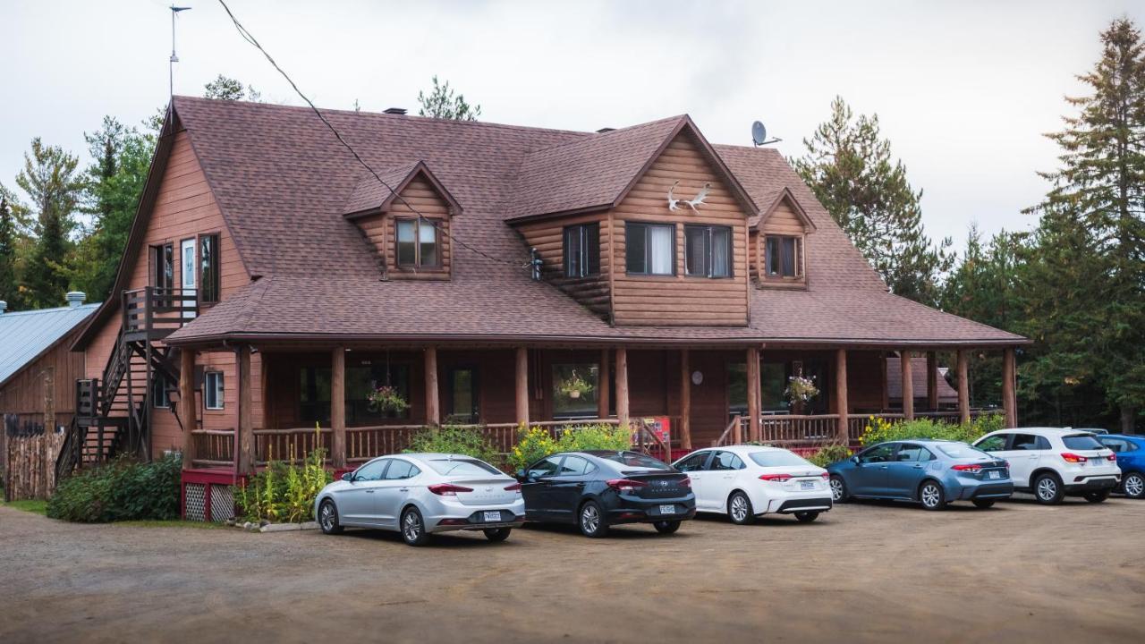 L'Auberge Refuge Du Trappeur Saint Mathieu Du Parc Exterior foto